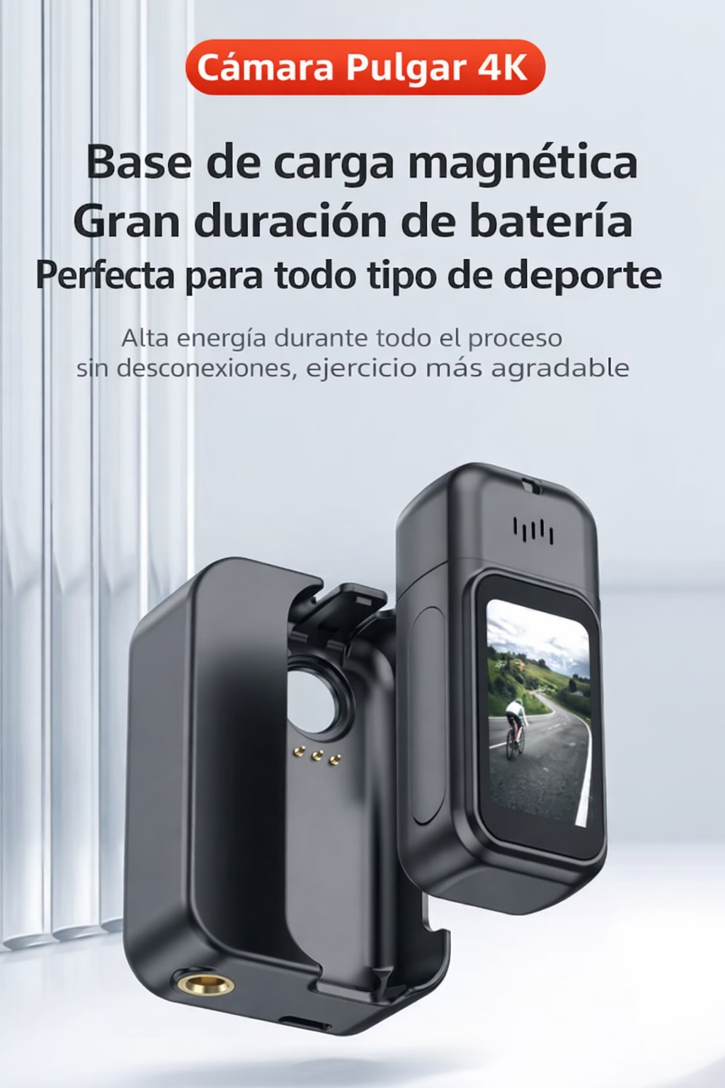 Cámara deportiva 4K negra con base de carga magnética y pantalla mostrando ciclista.